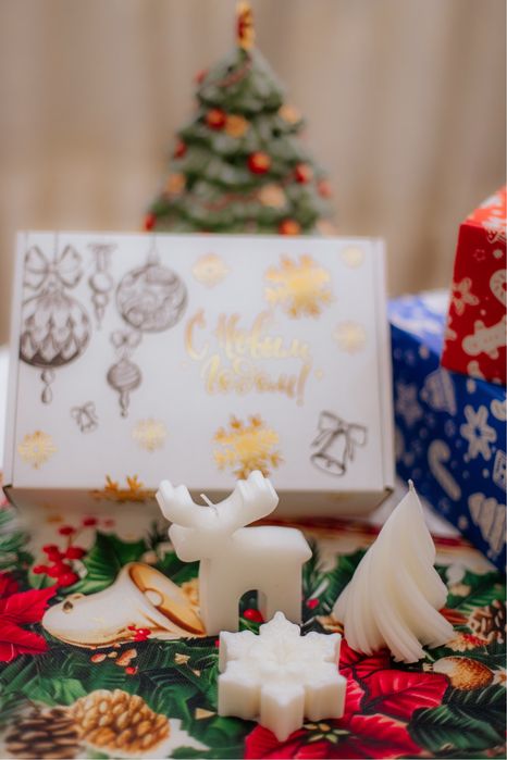 Новогодние подарочные наборы свечей