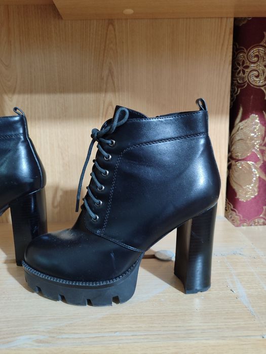 Кожаные ботинки 39 размер
