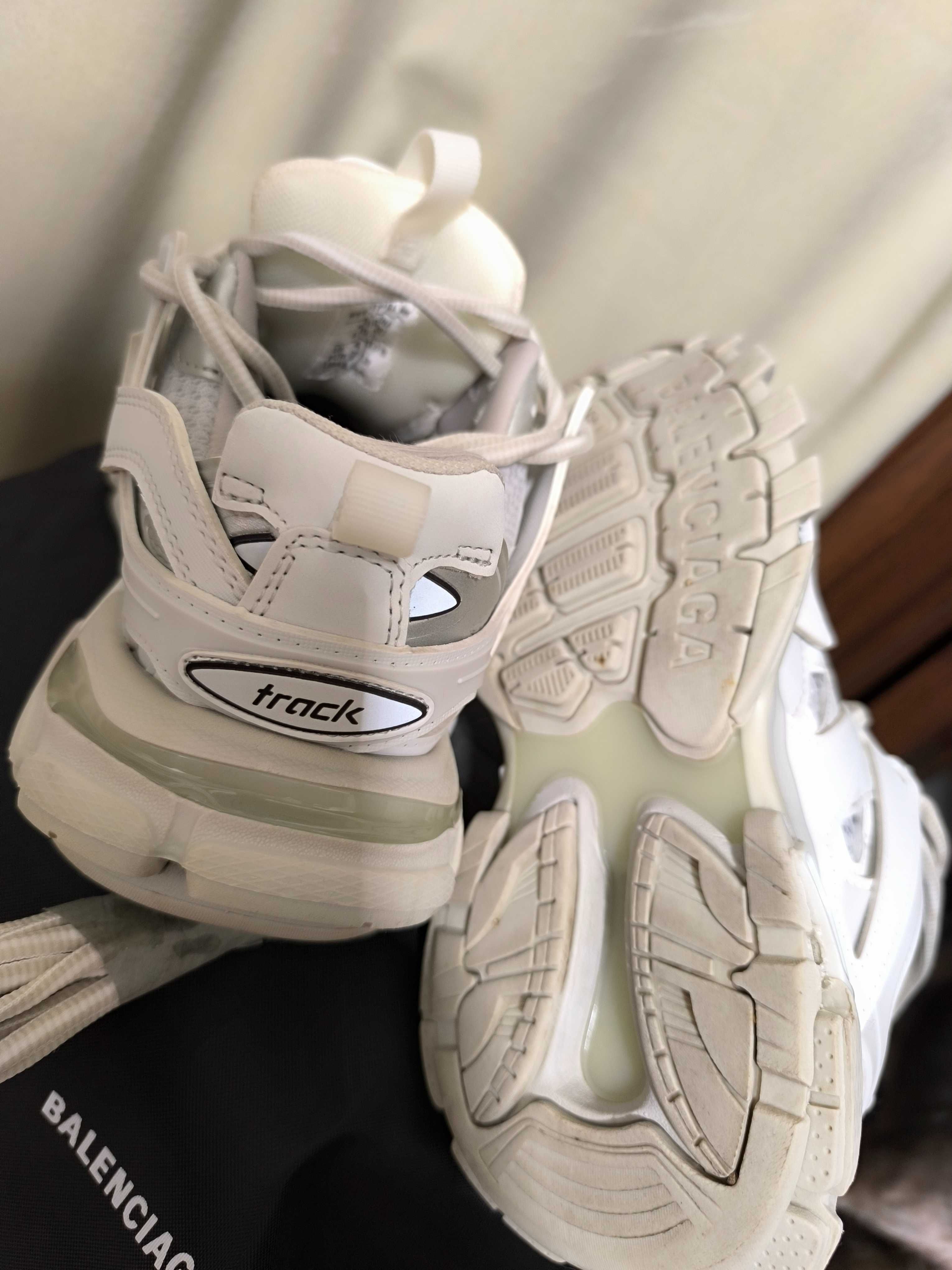 Balenciaga  trach 37