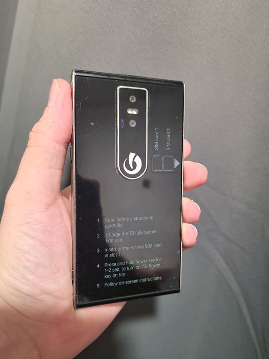 Lumigon T3 – Telefon rar, cu Night Vision, carcasă din oțel