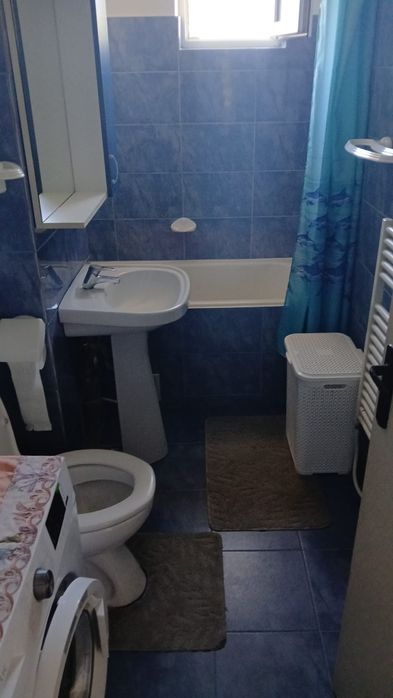 Persoană fizică închiriez apartament cu doua camere ,in deva