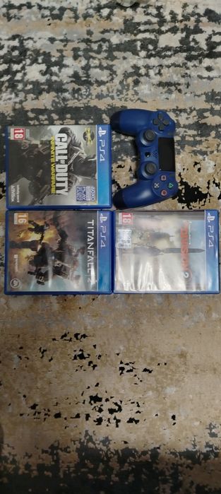 Vând PS 4 de 1 tera