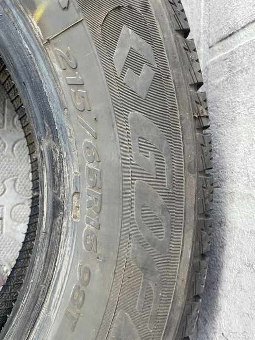 Бу Шины 215/65R 16