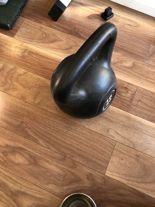 Gantera kettlebell Fight Dog de 16 kg nou pret promo 99 ron