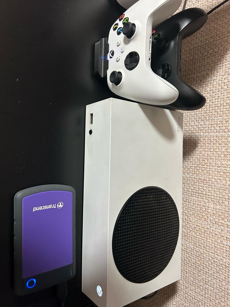 Xbox Series S + 2 геймпада