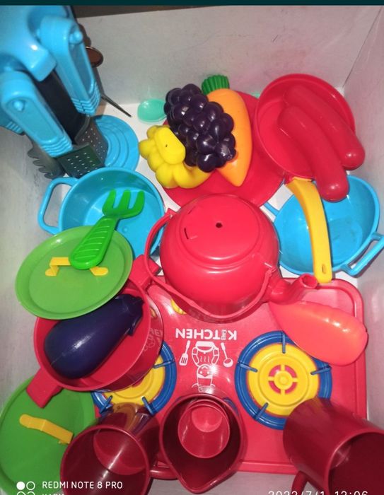 Продам игрушки, конструкторы деревянные,музыкальные игрушки