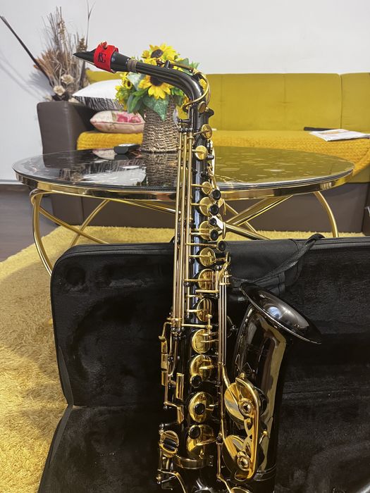 Se vinde saxafon thomann tas-180