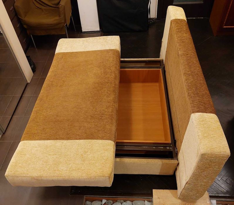 Vand canapea extensibila cu lada de depozitare, 4 perne si 2 toppere