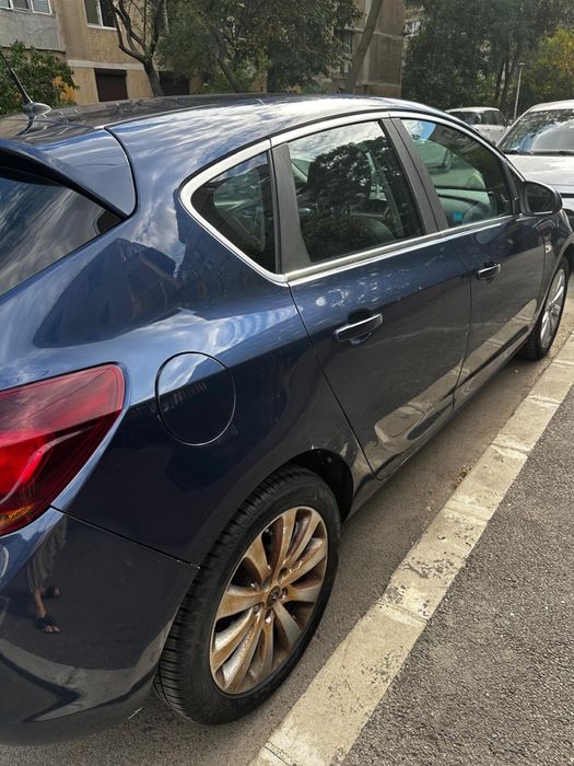 Opel astra J 2010 pret 2750 euro