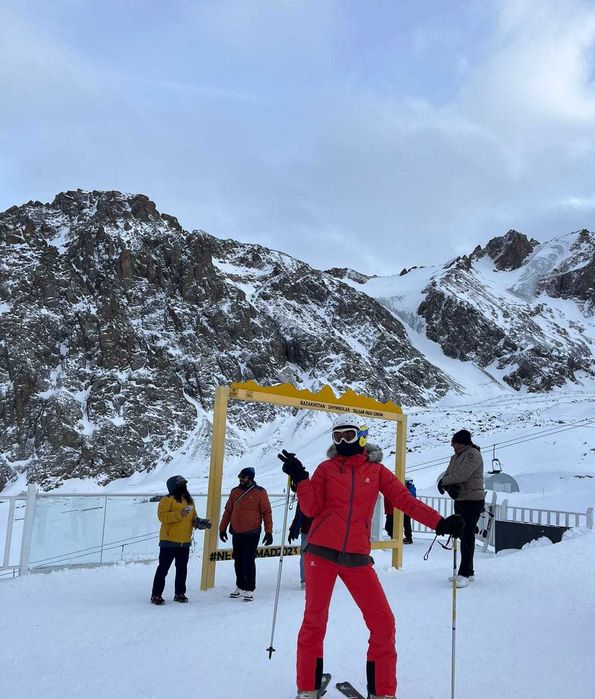 Фирменный женский горнолыжный комбинезон и лыжные ботинки SALOMON