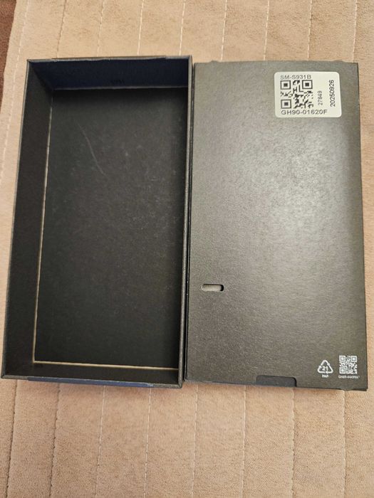 Продавам Самсунг S25 'ЧИСТО НОВ