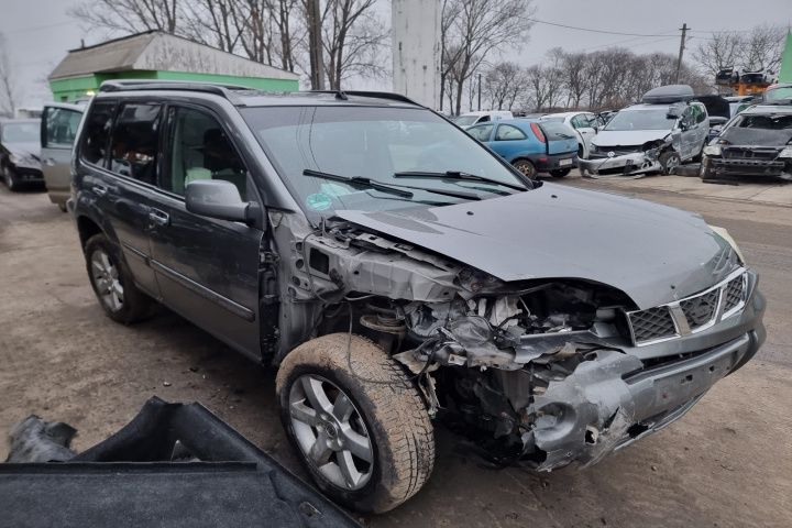 Dezmembrez Nissan X-trail  T30 motor 2.2dci 4x4 130cp  plafon panoramic bara fata spate dezmembrari