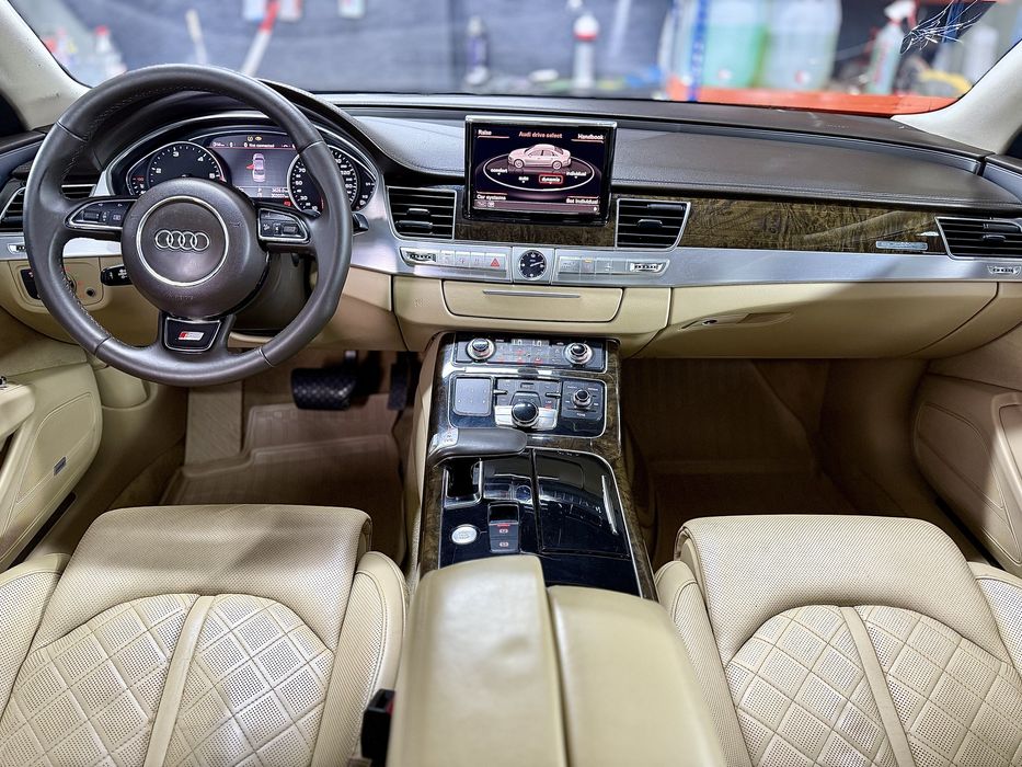 • Audi A8 2012 / Matrix / 3.0 Diesel • Parc auto • Rate •