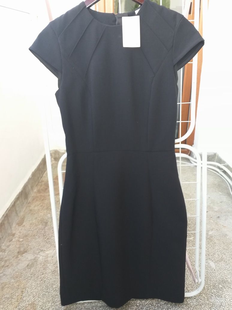 Черна къса  (над коляното) рокля