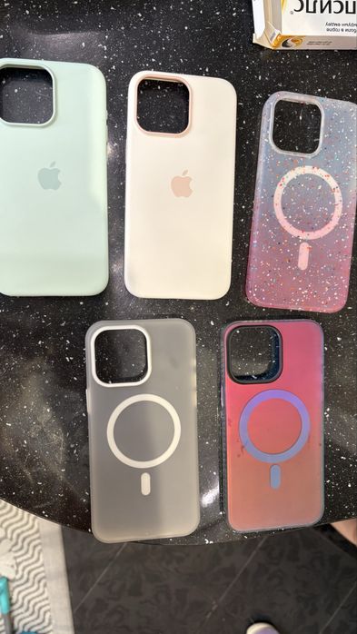 Отдам чехлы на iphone 15 pro max