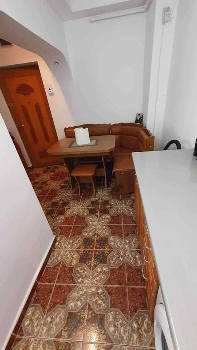 Apartament 2 camere decomandat in Onesti, zona de jos.