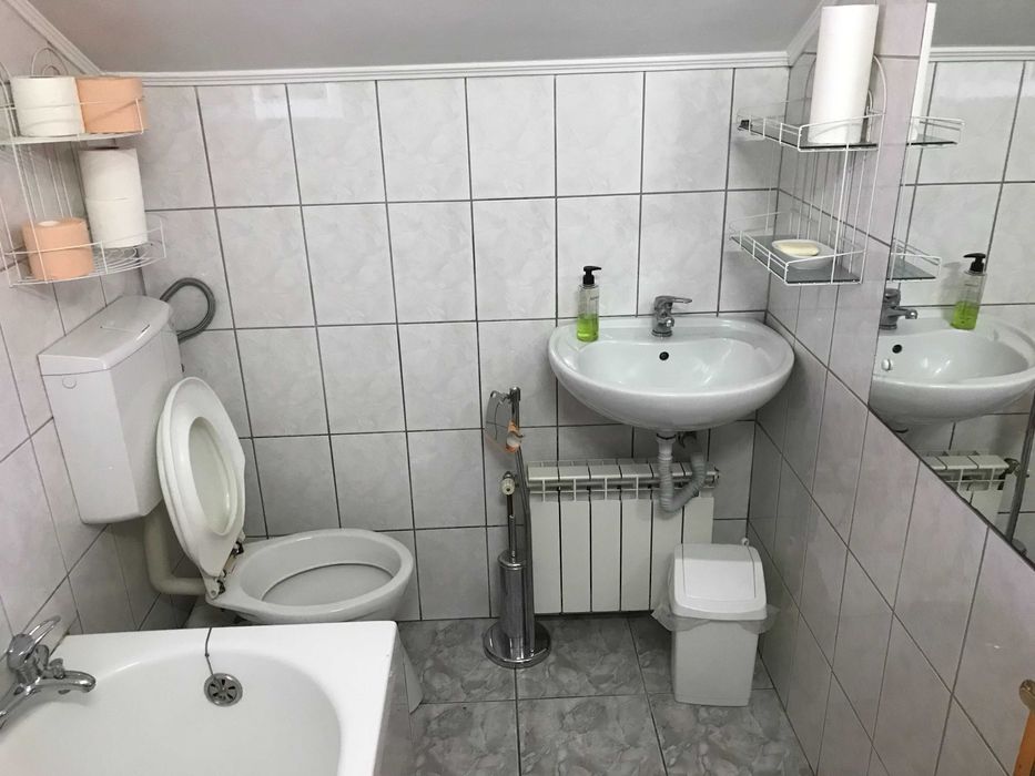 Inchiriez in Sebes- central-apart. 2 camere +living/bucatarie 6/5m