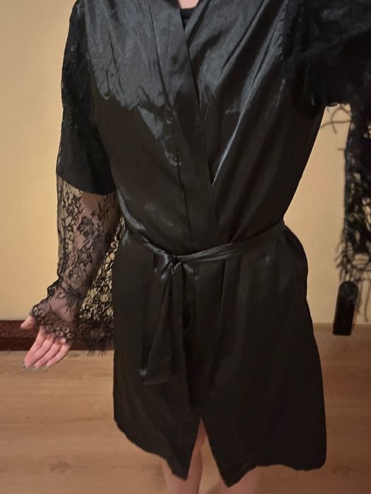 Черен пеньоар с връзка