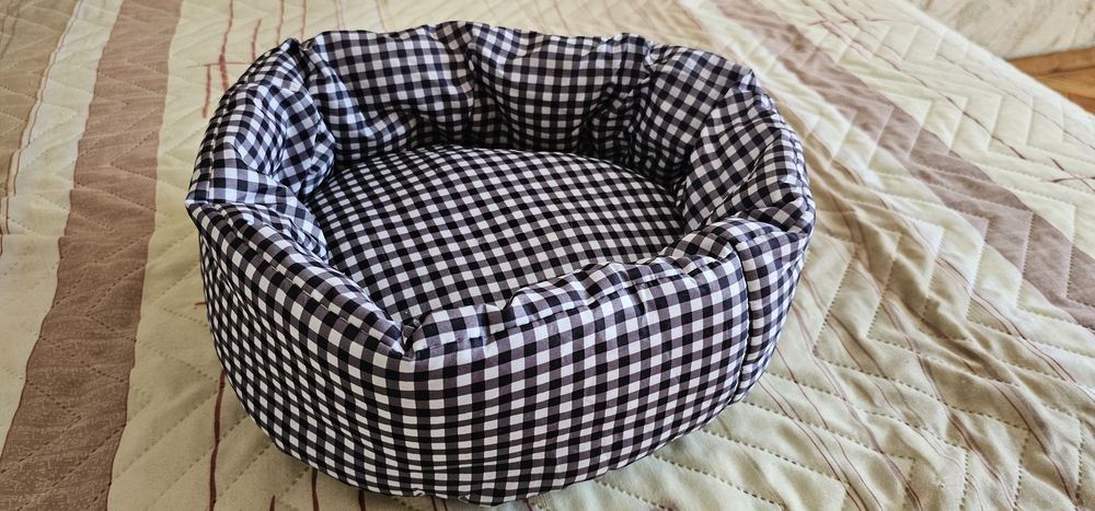 Продавам кошче за малко кученце