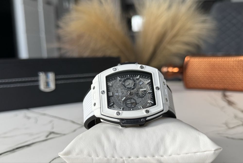 Часовници Hublot , Tag Heuer, Cartier, Panerai, Breitling и други