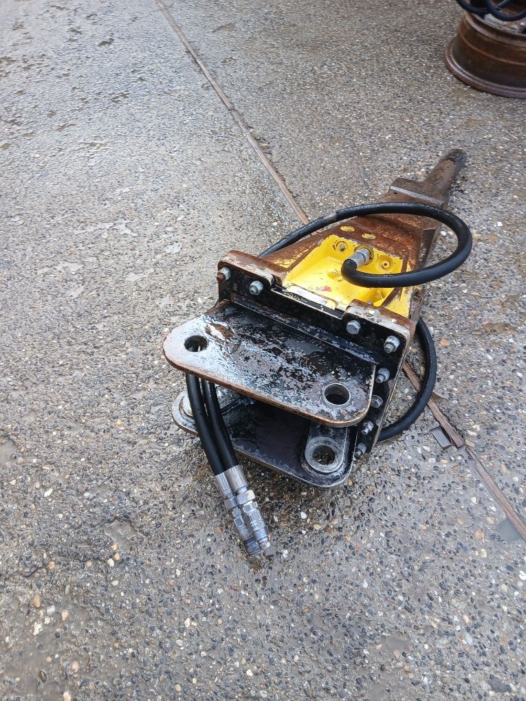 Чук за багер.  Atlas copco sb300