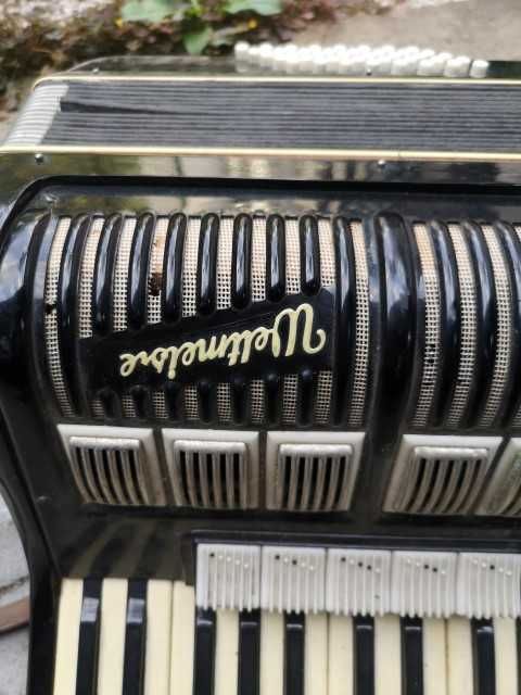 Продавам акордеон