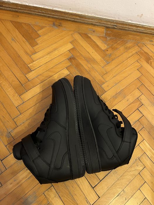Air Force 1 Mid Triple Black