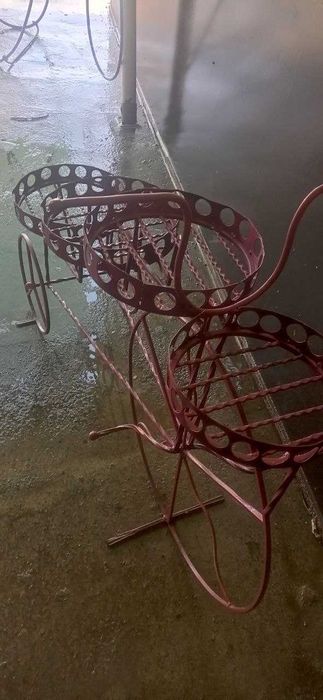 Декоративная цветочная подставка в виде велосипеда. Велосипед