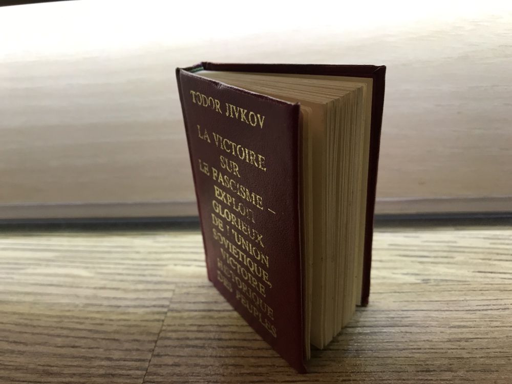 Рядка книга за Тодор Живков на френски език