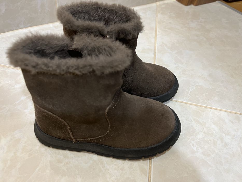 Ботички естествен велур Zara