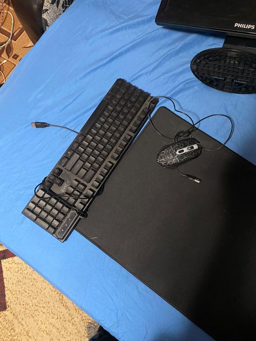 Vand/schimb pc,monitor,volan cu pedale,mouse,mouse pad,tastatura