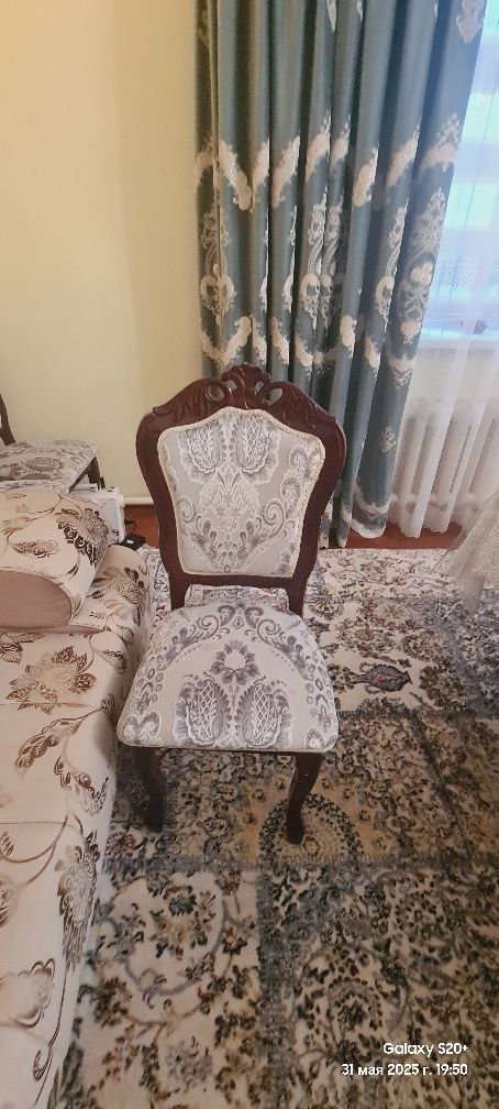 Стол со стульями 20 шт