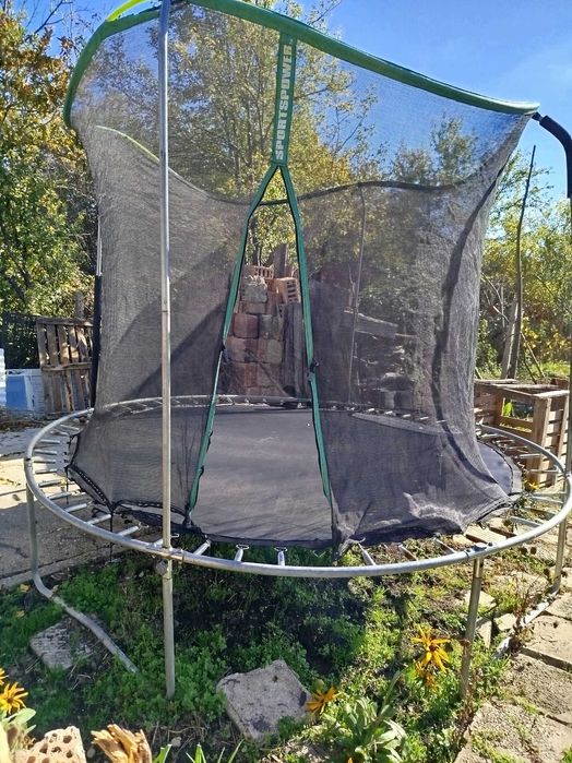 Голям батут в добро състояние