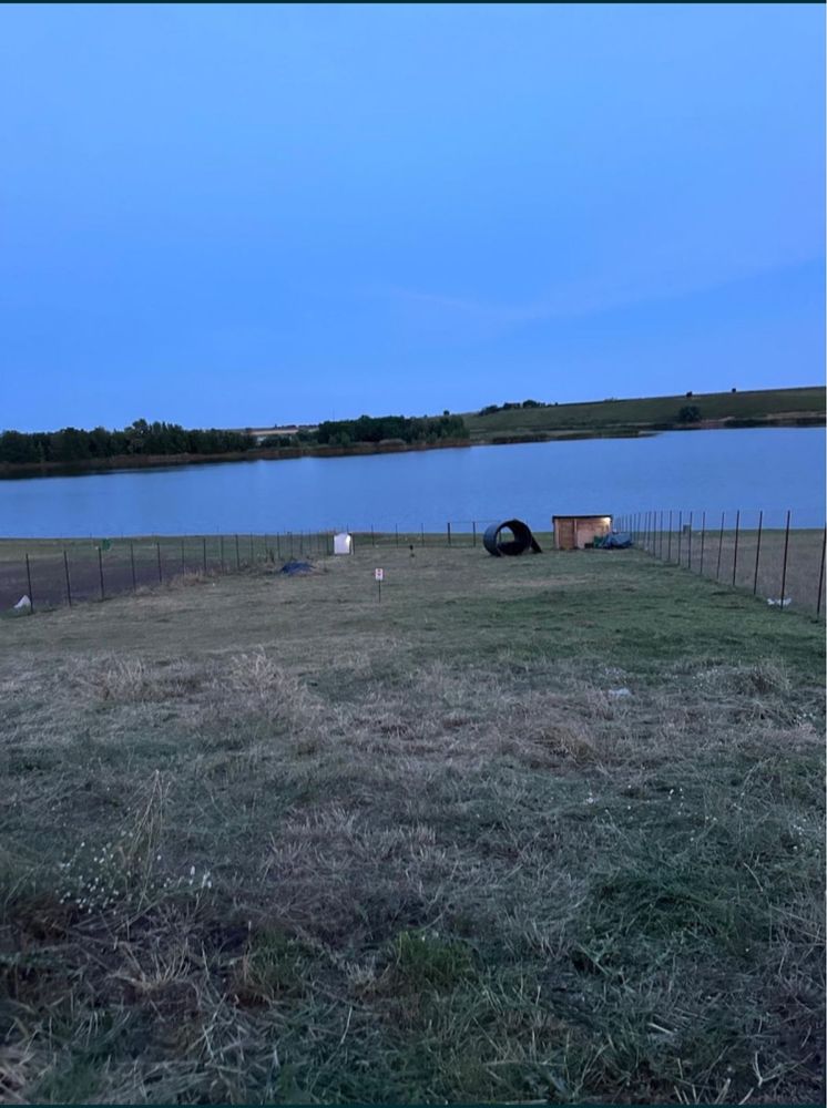 Teren intravilan cu iesire la lac
