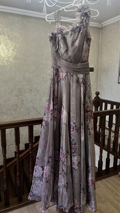 Вечернее платье ………….