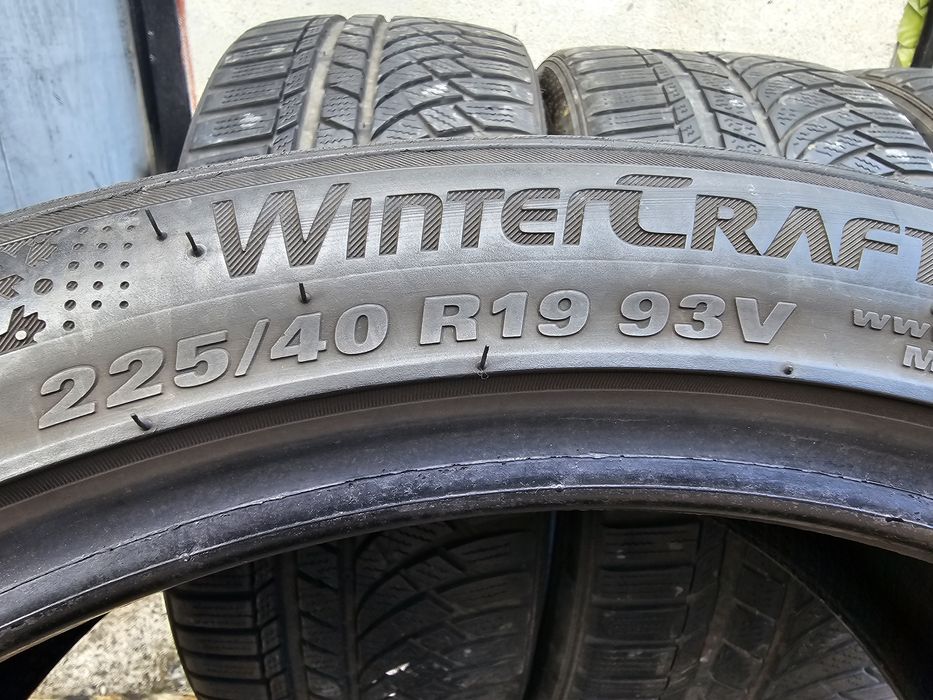 Vând patru anvelope de iarna kumho 225 40 19 / 245 35 19 dot 2322