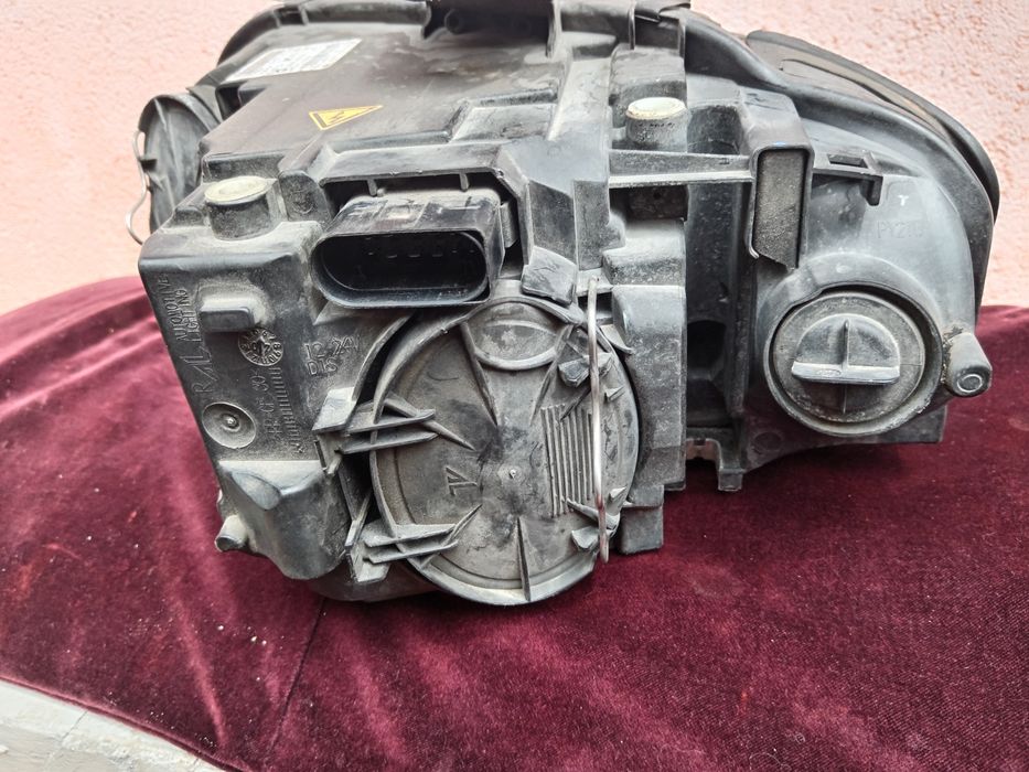 Far dreapta bixenon audi a3 8p