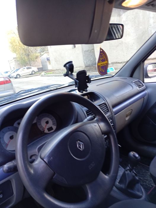 Vând Renault symbol an 2008