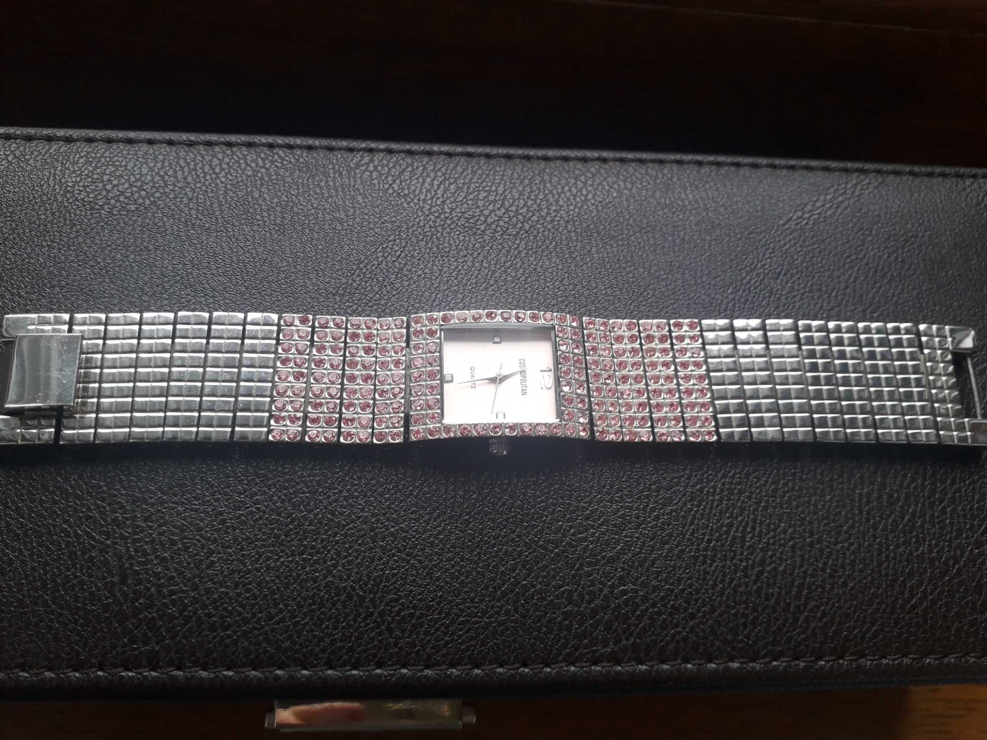 Продавам оригинален дамски часовник DIAMANTE COSMOPOLITAN BNIB