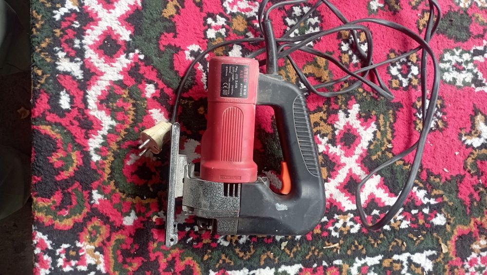 Лобзик стек красного цвета