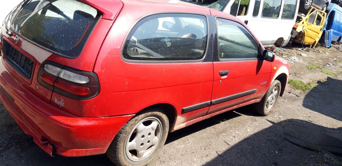 Nissan almera 1.6i