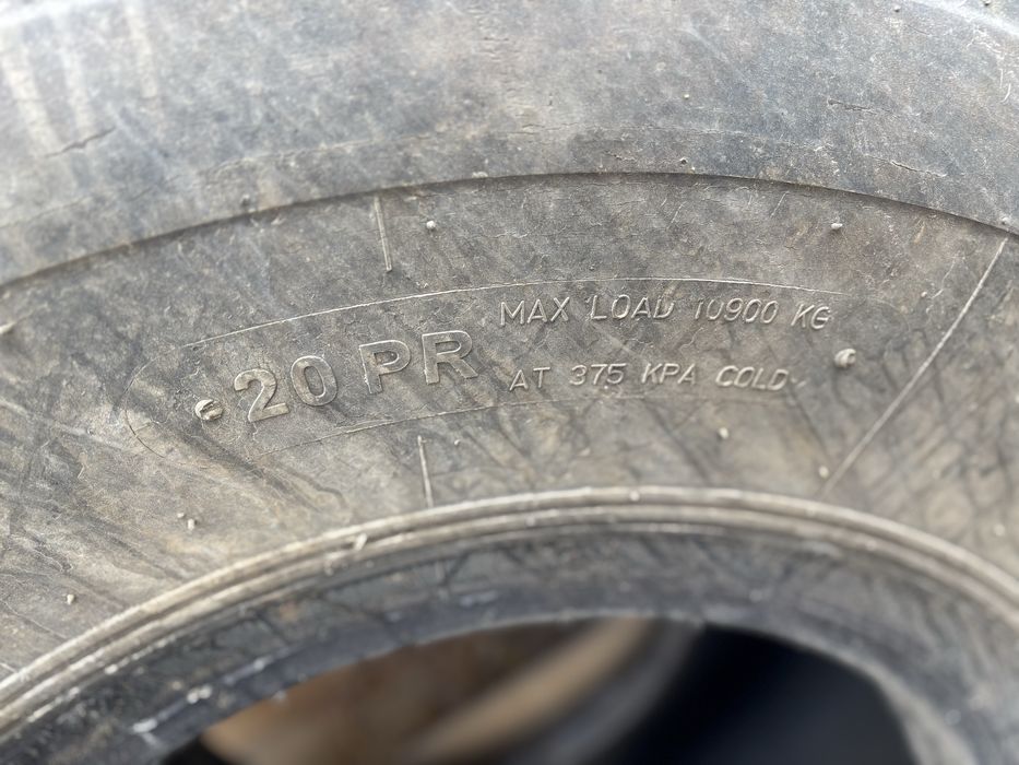 Покрышки погрузчик 3 куб