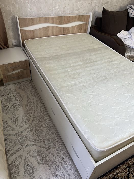 Продам кровать с матрасом