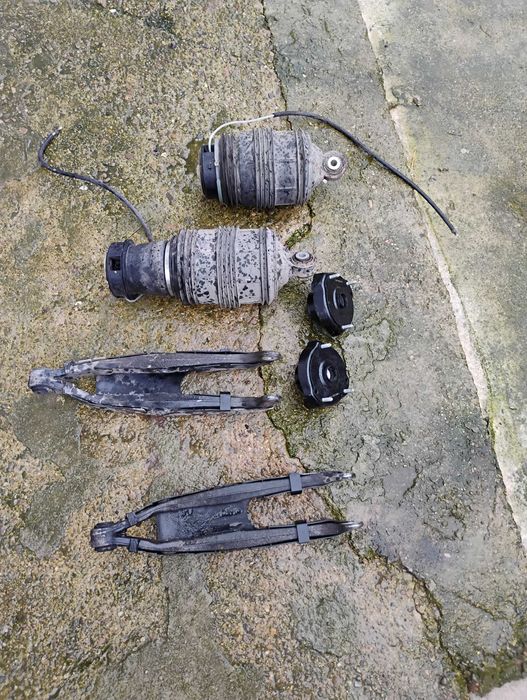 Продавам задно окачване въздушно за mercedes e220