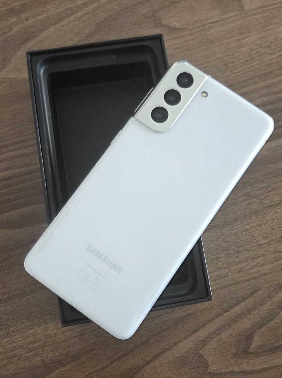 Samsung Galaxy S21 5G
В отлично състояние, без драскотини