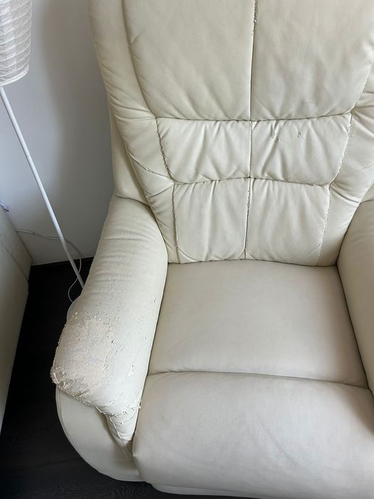 fotoliu alb din piele