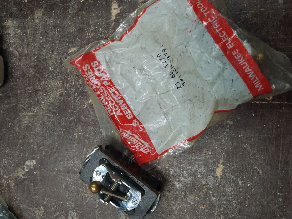 Краен прекъсвач milwaukee