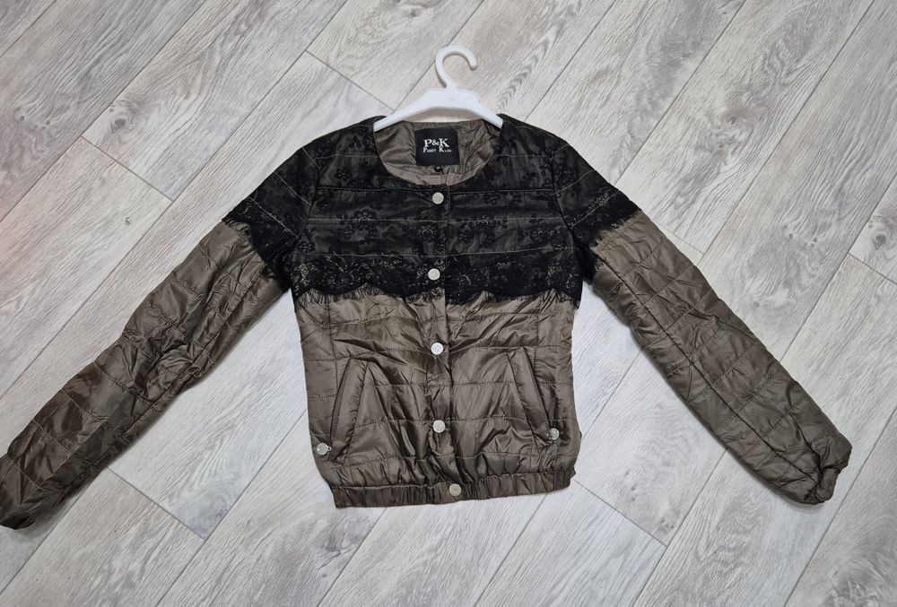 Лёгкая ветровка в хорошем сосятоянии