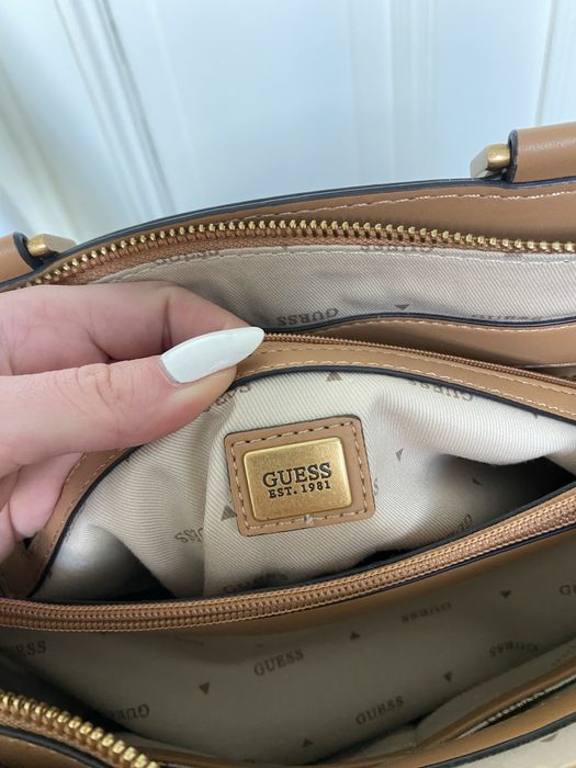 Дамска чанта - Guess