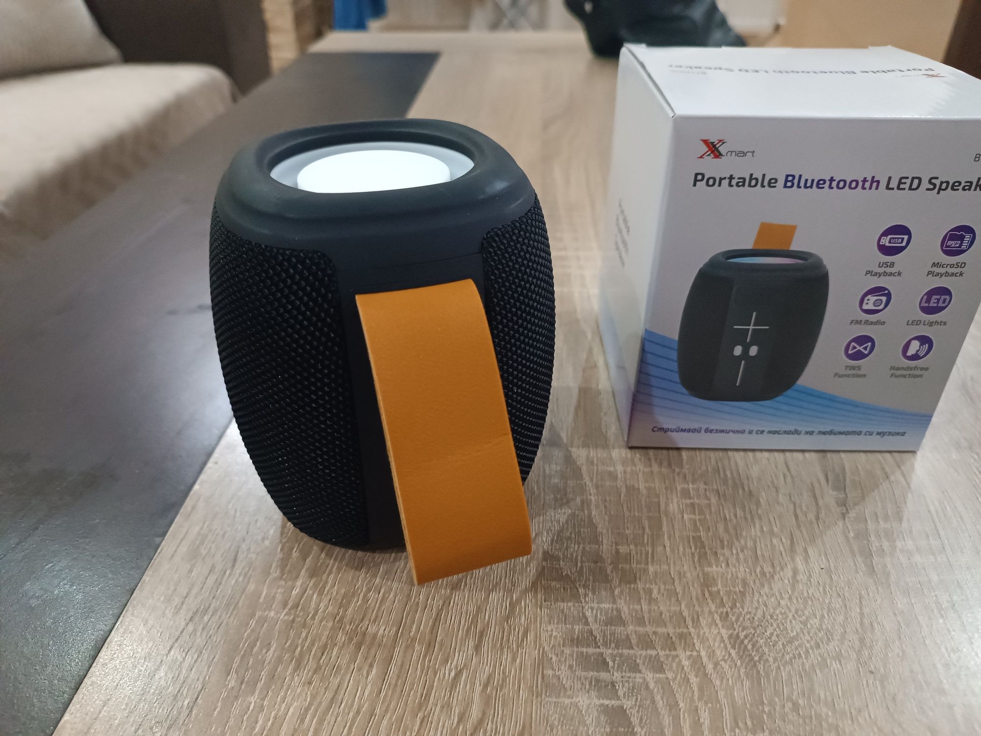 Bluetooth колонка с LED светлини!